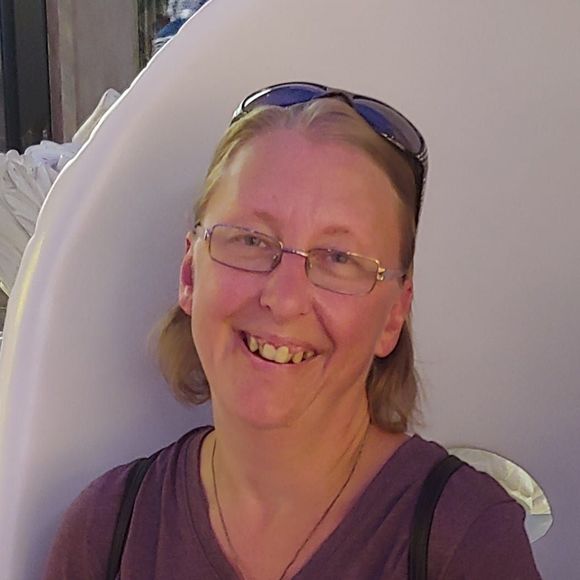 Meet your Posher, Heather - Picture 1 of 1